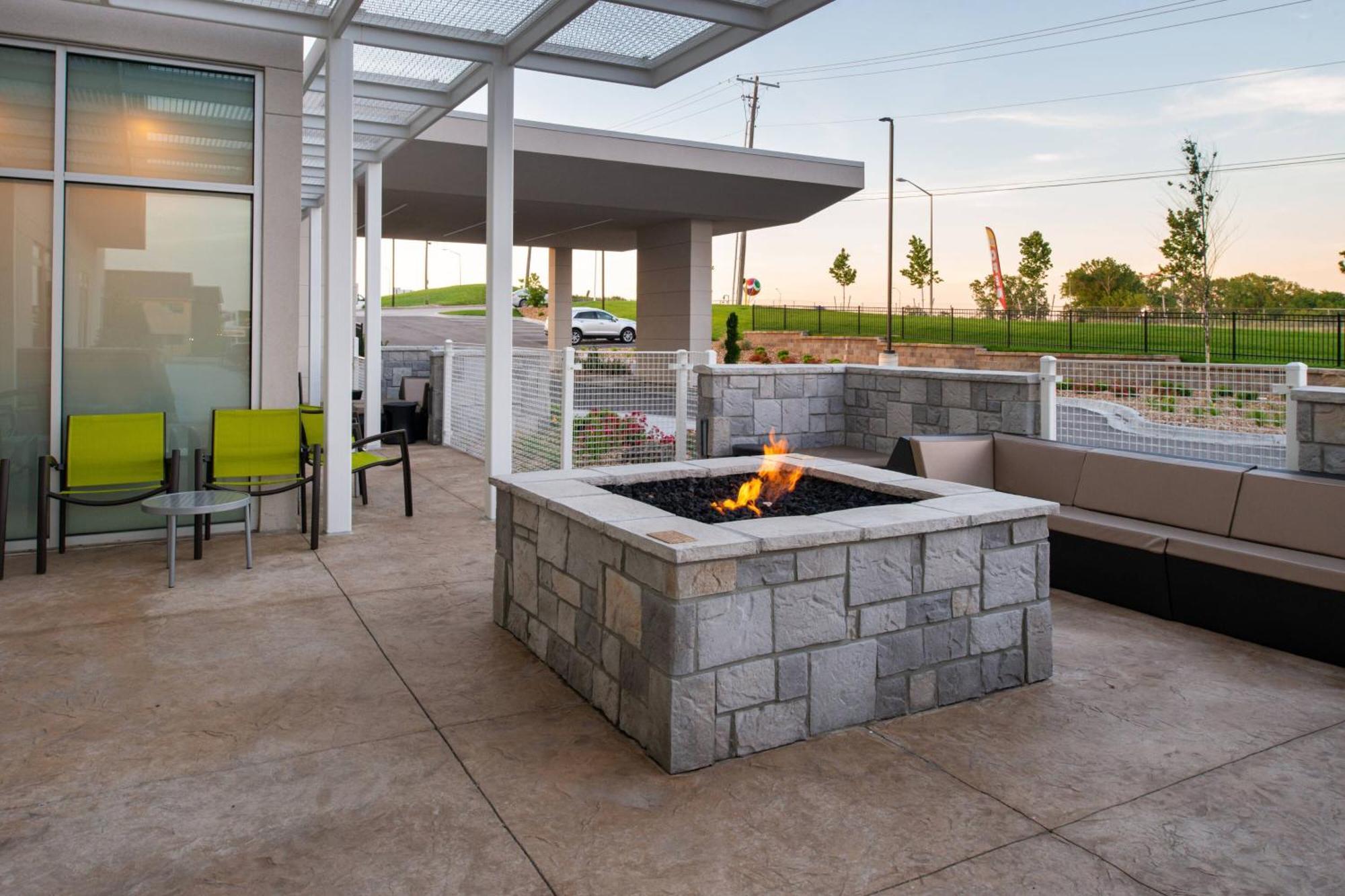 Springhill By Marriott Kansas Northeast Hotel